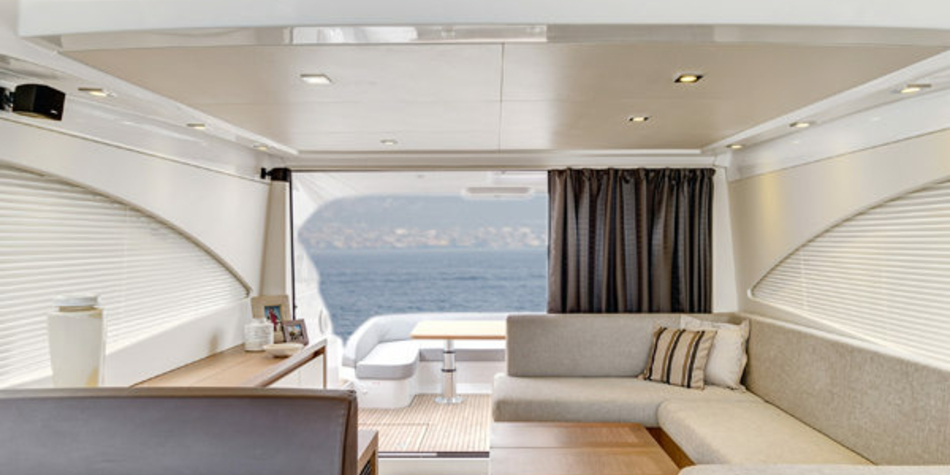 EDS-SUD Montpellier réalise vos banquettes sur mesure pour les professionnels ainsi que pour les particuliers comme les banquettes de bateaux (® EDS-SUD)
