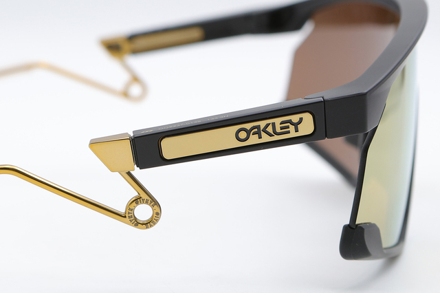Lunette de soleil Oakley chez Eyes Optic Saint Clément de Rivière