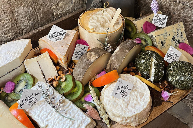 Fromagerie Origine Montpellier • fromager avec grand choix de fromages et des plateaux de fromages à commander (® facebook fromagerie Origine)