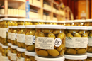 Huilerie confiserie Clermont Herault vend des olives de différentes variétés ici la Lucques (® networld-fabrice Chort)