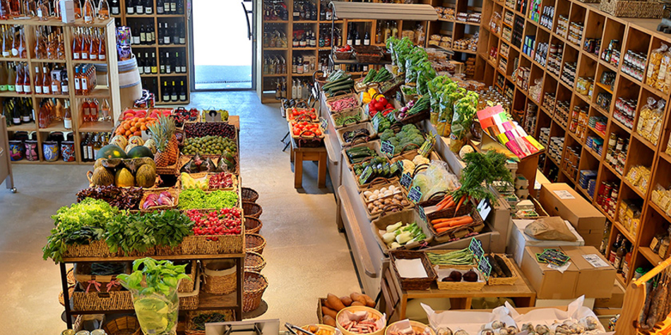 Les Vergers de l’Abbaye à Saint Geniès des Mourgues est un primeur et épicerie fine qui met en avant les produits locaux. (® SAAM fabrice Chort)