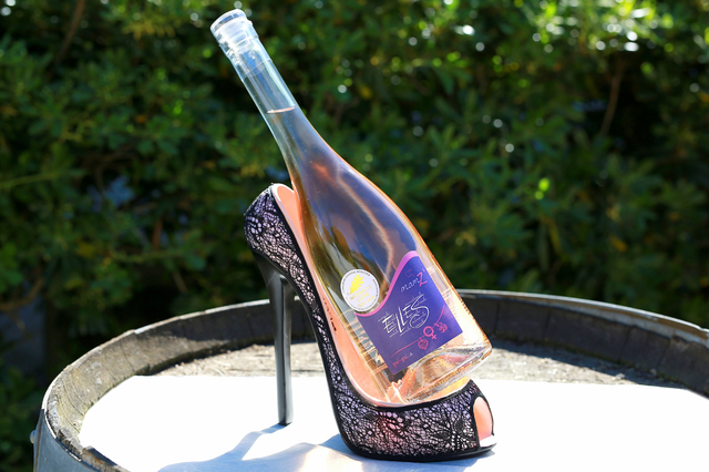 Domaine du Petit Chaumont • cuvée de vin rosé Mam'zelles , vin bio (®  SAAM- fabrice Chort)