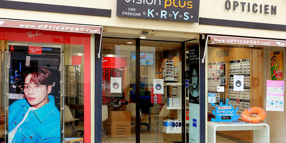 Vision Plus Mauguio est un opticien en centre-ville qui vend des lunettes, des montures, des solaires et des lentilles. Ce magasin d'optique est aussi spécialiste de l'optique du sport.( ® SAAM fabrice Chort)