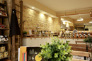 Maison Roux Montpellier propose un salon de thé pour déguster les macarons artisanaux sur place (® networld-fabrice Chort)