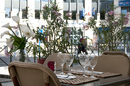 Table en terrasse au restaurant La Suite Brasserie-Grill-Cafe dans le quartier Antigone de Montpellier (crédits photos: networld S.Boirel)