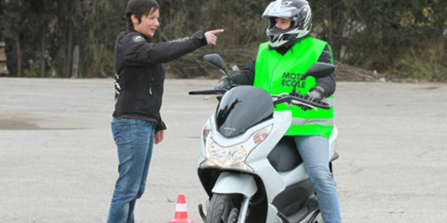 Cours de conduite Moto des auto-écoles EasyPermis dans les quartiers Clemenceau et Malbosc de Montpellier et dans la ville de Juvignac (credits photos : EDV-Fabrice Chort)